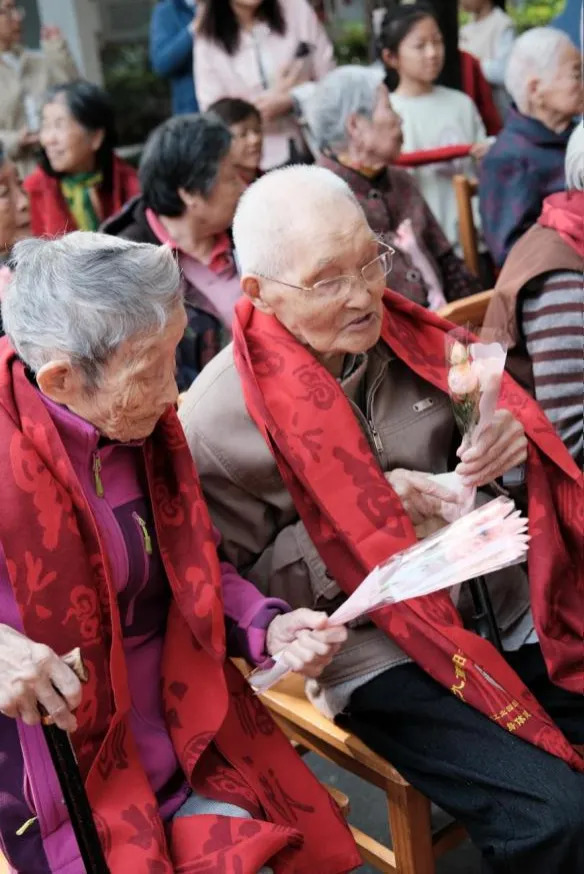 84e4b77290a54ec792485496d64264be.jpg 84e4b77290a54ec792485496d64264be.jpg